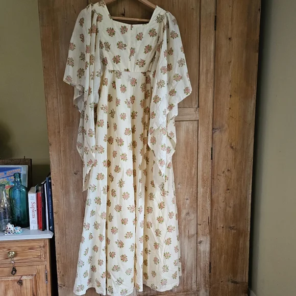 Vintage 1970s cream maxi floral angel wing dress | Boho Regency Hippie | XS - Picture 4 of 4